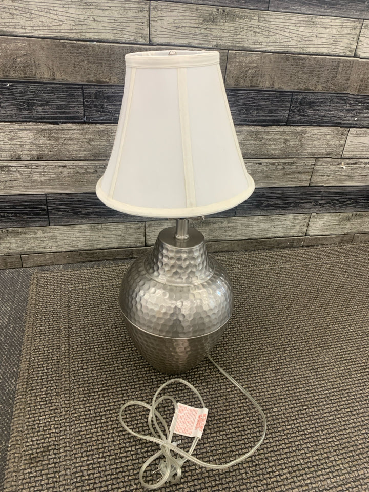 SILVER HAMMERED BASE LAMP W/ WHITE SHADE.
