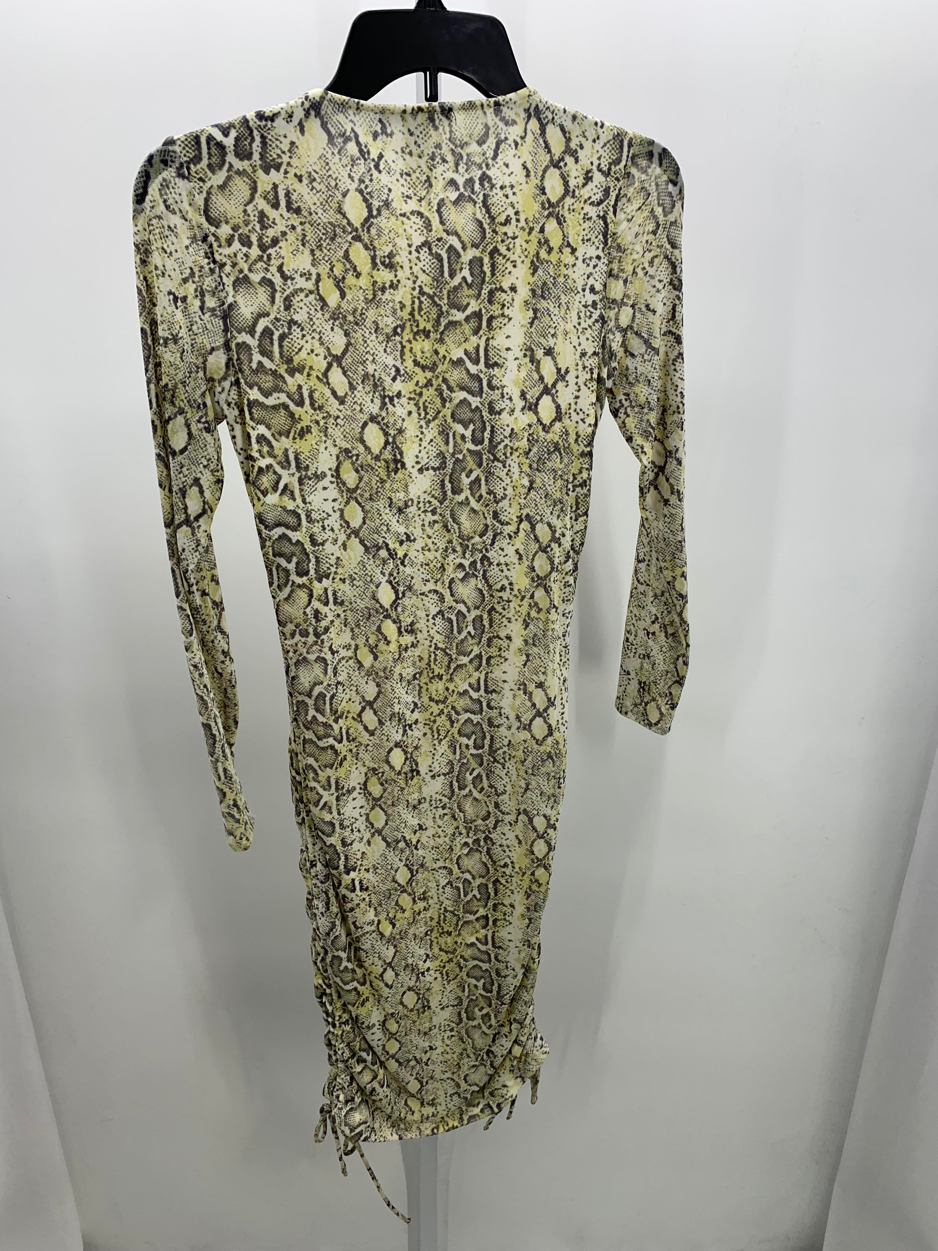 Forever Size Medium Juniors Long Sleeve Dress