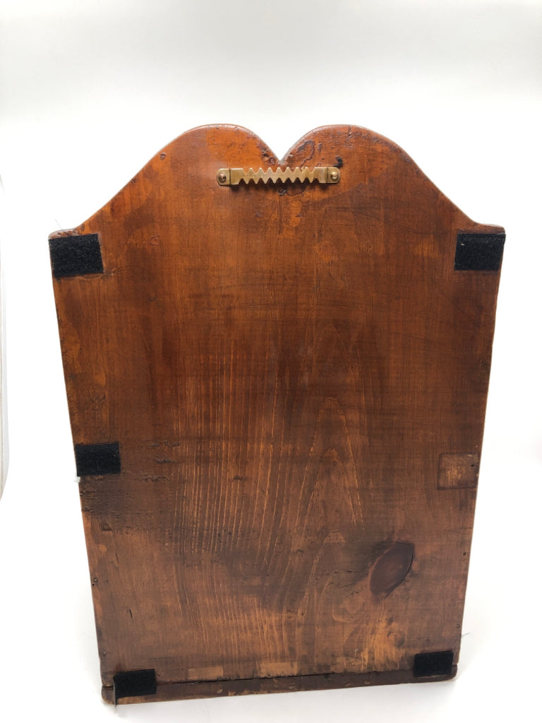 PRIMITIVE WOOD SHELF W/SCALLOP EDGE.