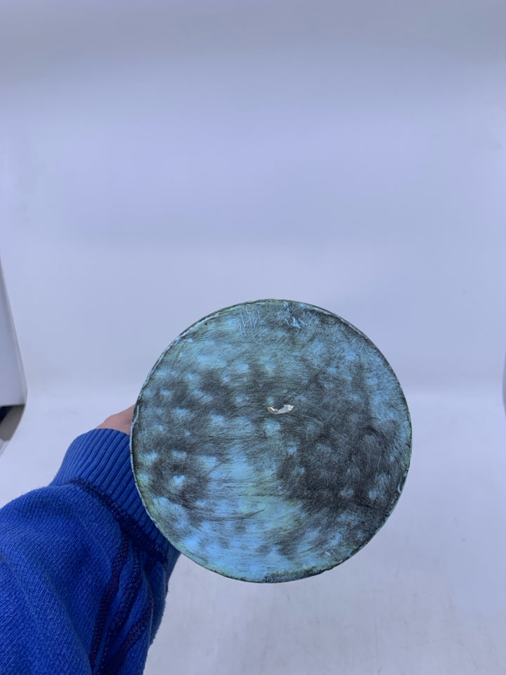 BLUE DISTRESSED METAL SEA THEMED WINE HOLDER.