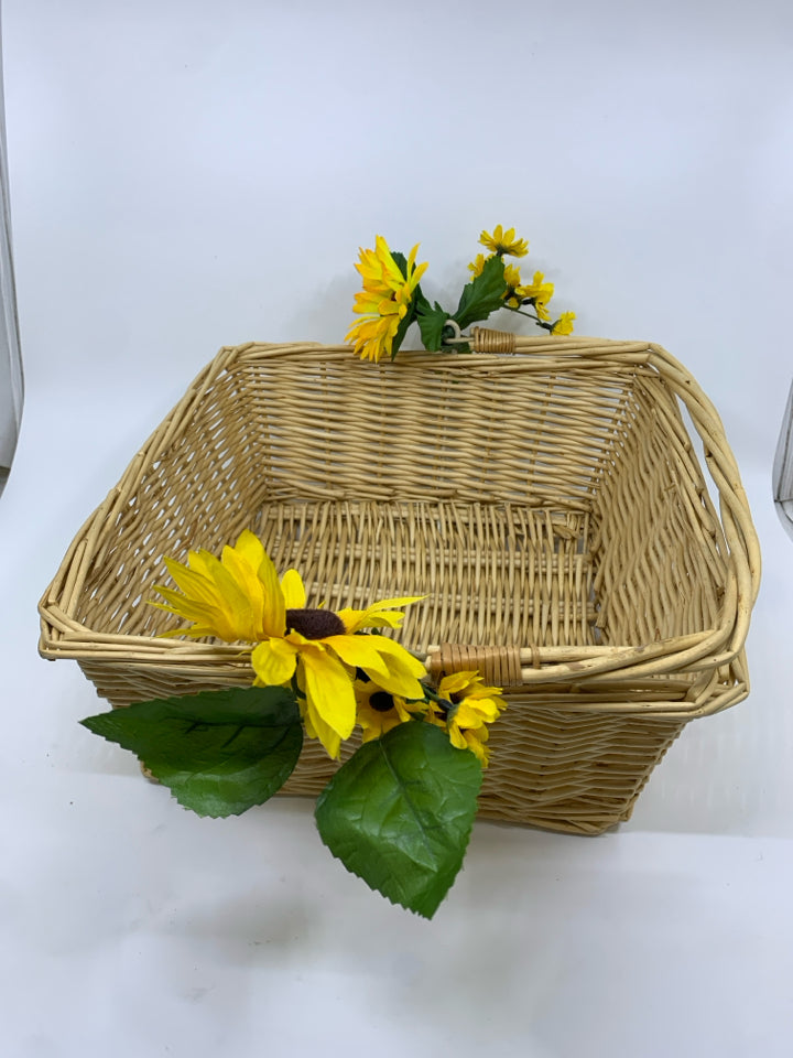 SQUARE BASKET W/SUNFLOWERS AND HANDLE.
