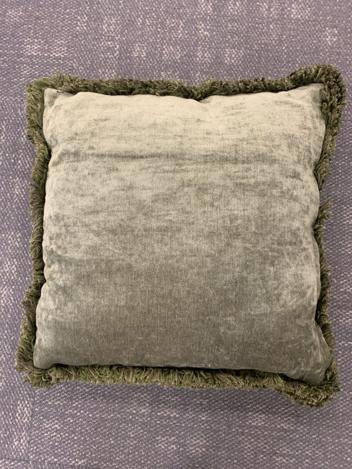 TEXTURED GREEN/GOLD PILLOW W/FRINGE.