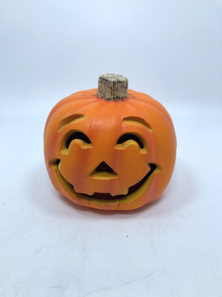 SM LIGHT-UP JACK-O-LANTERN.