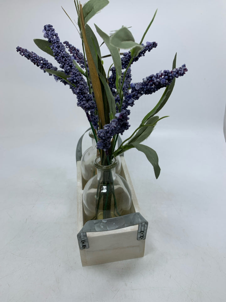 WHITE TRAY W/ 2 VASES PURPLE FAUX FLOWERS.