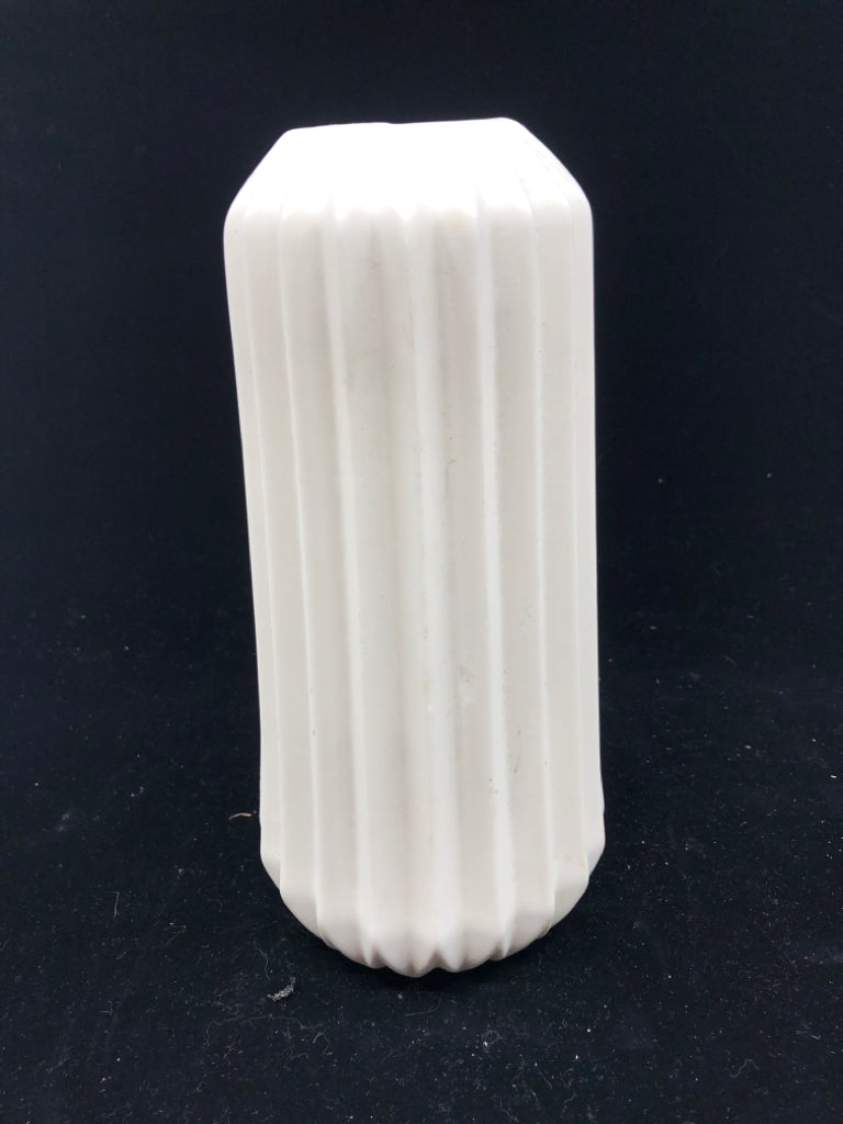 WHITE CERAMIC RIBBED VASE.