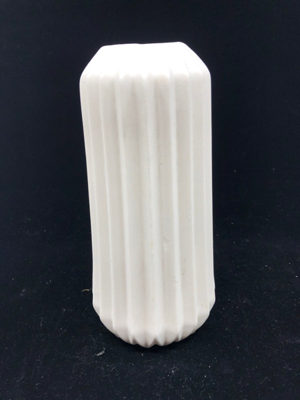 WHITE CERAMIC RIBBED VASE.