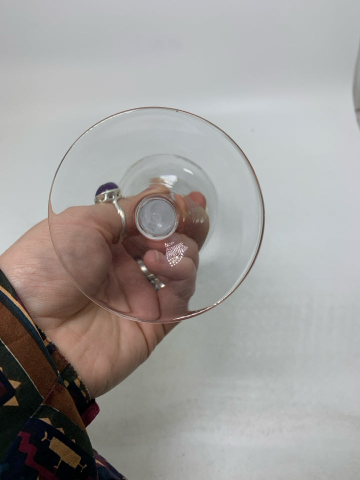 CLEAR FEELS GOOD TO BE QUEEN WINE GLASS.