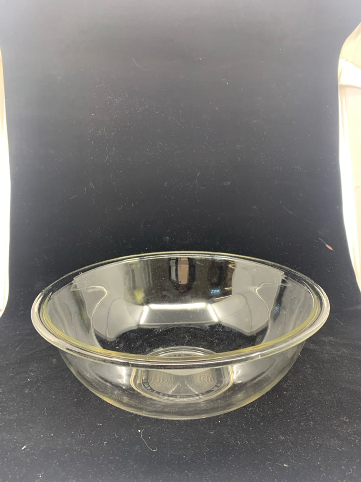 VTG PYREX LARGE CLEAR GLASS MIXING BOWL.