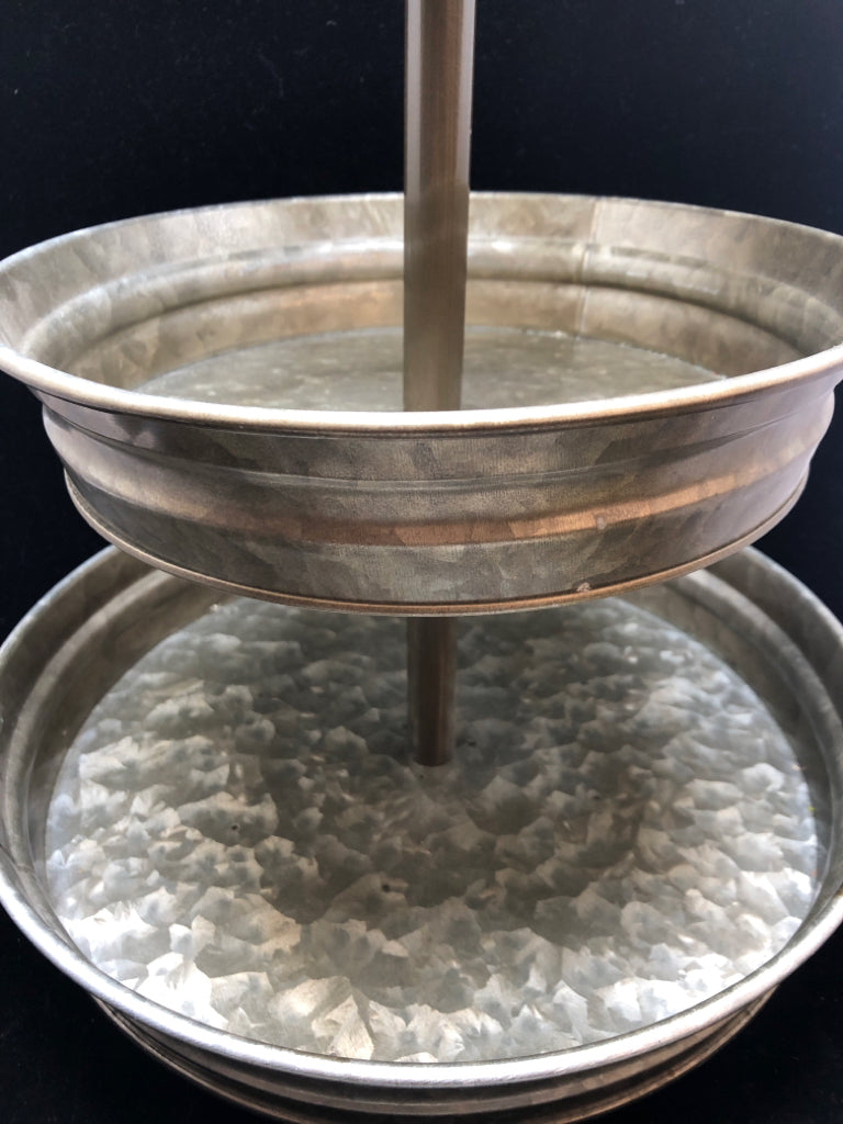 3-TIER GALVANIZED DISPLAY TOWER.