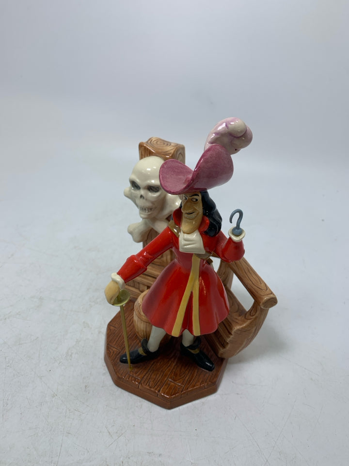 VTG DISNEY SHOWCASE CAPTAIN HOOK FIGURINE 2002.