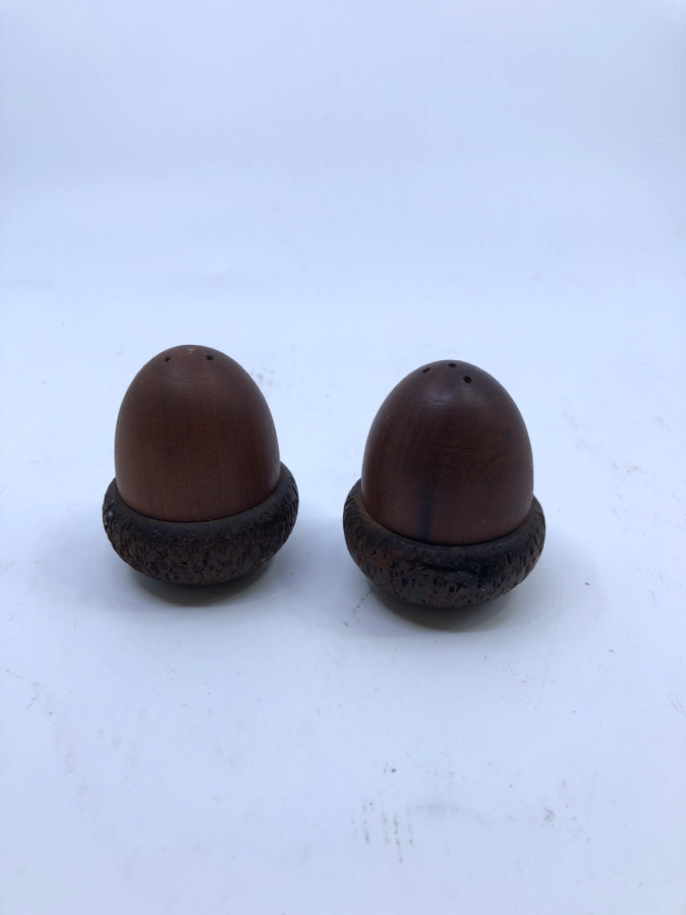 WOOD CARVED ACORN S/P SHAKERS.