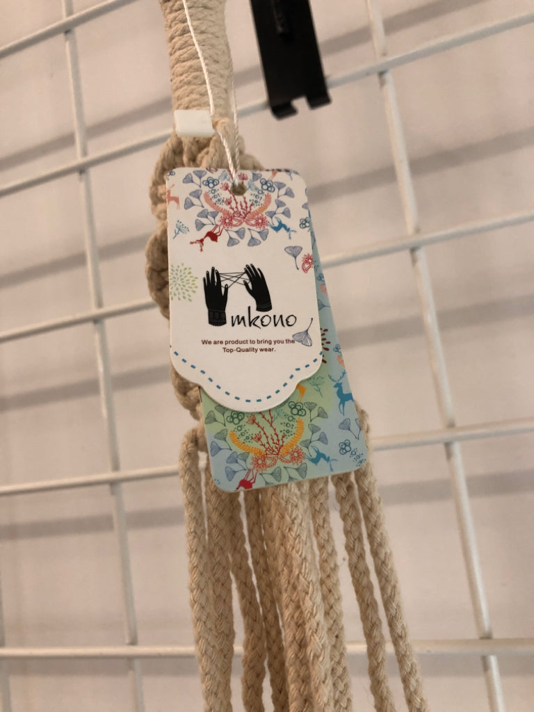 MACRAME PLANT HANGING.