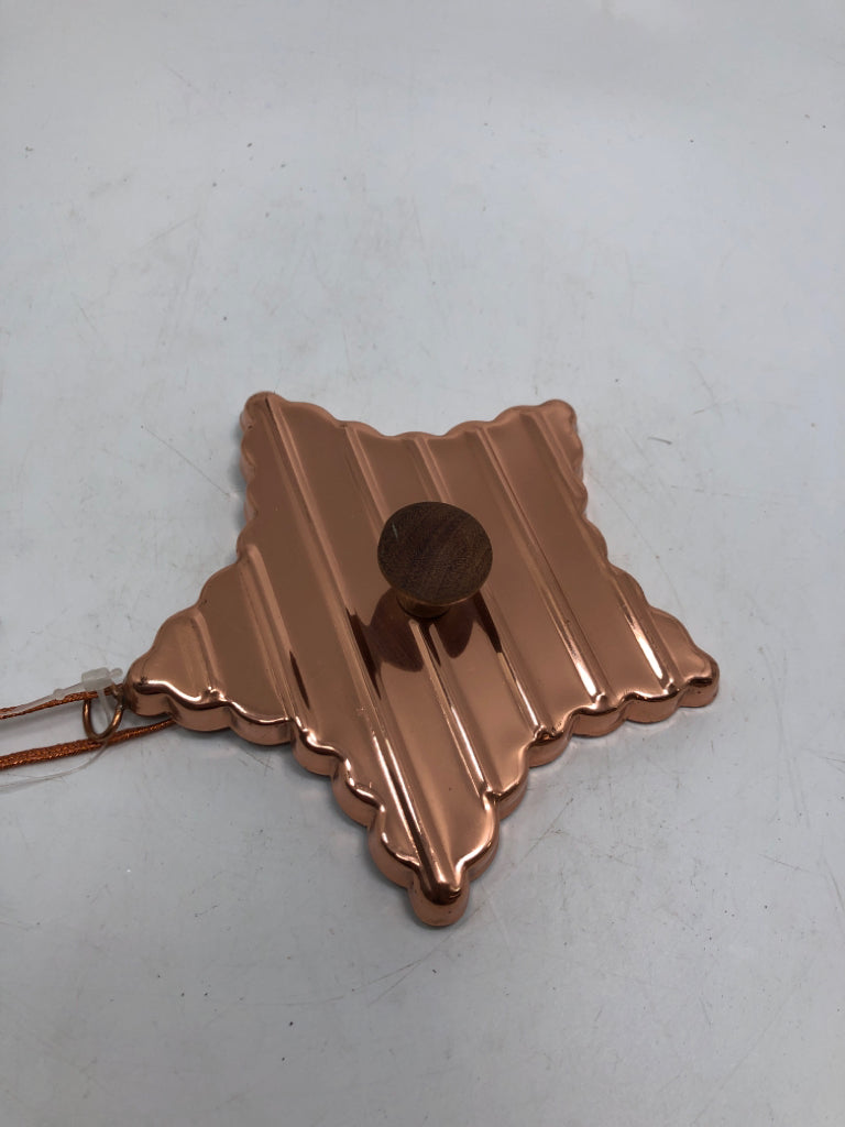 NWT SEASONS STAR COOKIE CUTTER.