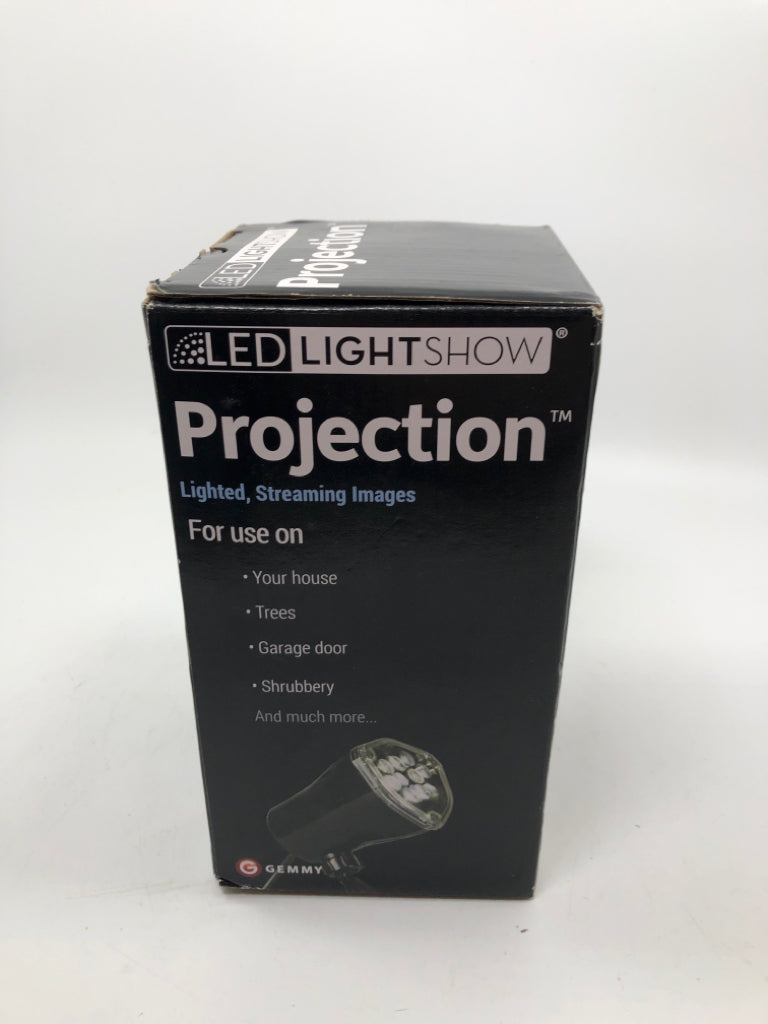 NIB WITCH PROJECTION LIGHT SHOW.