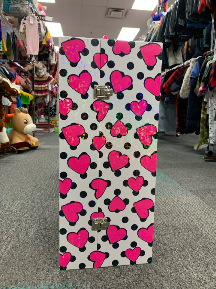 DOLL CLOTHES  CLOSET WITH HEARTS