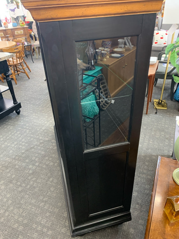 CABINET W/ 2 SLIDING GLASS DOORS 4 DRAWERS/WINE RACK/ GLASS SHELVES WOOD TOP.