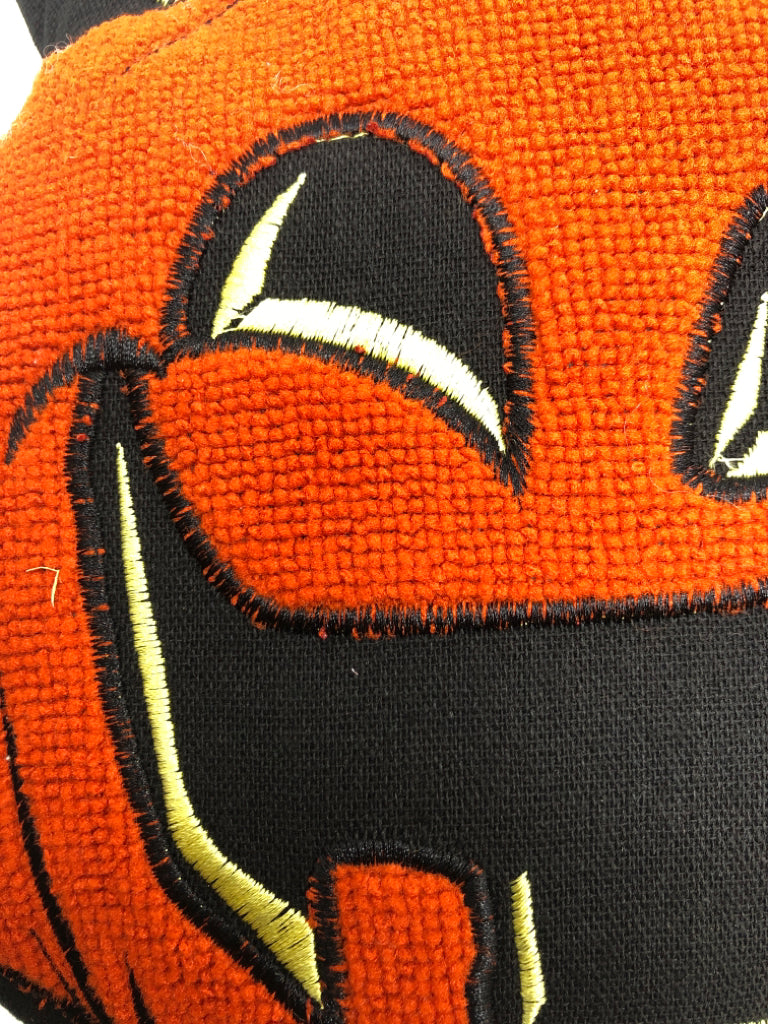 EMBROIDERED PUMPKIN PILLOW.