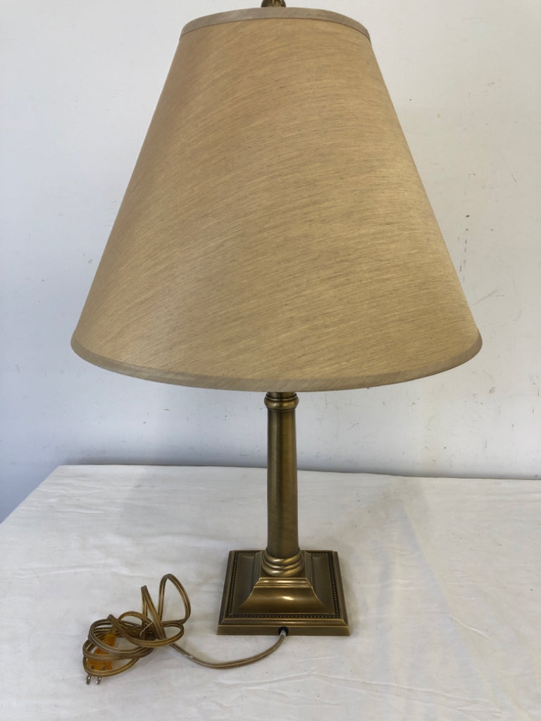 GOLD BASE LAMP W/CREAM SHADE.