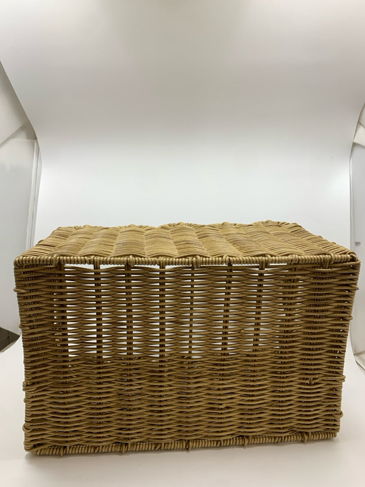 WOVEN BASKET W WAVY RIM AND HANDLES.