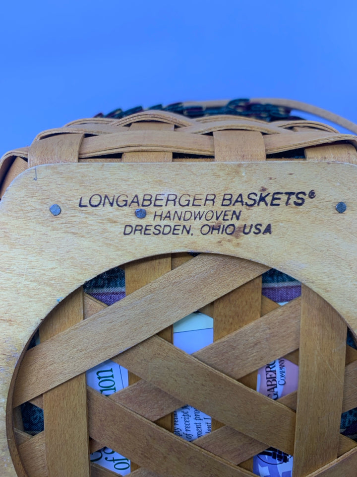 1997 CHRISTMAS ADDITION SNOWFLAKE BASKET W/ LINER & PROTECTOR HEXAGON.