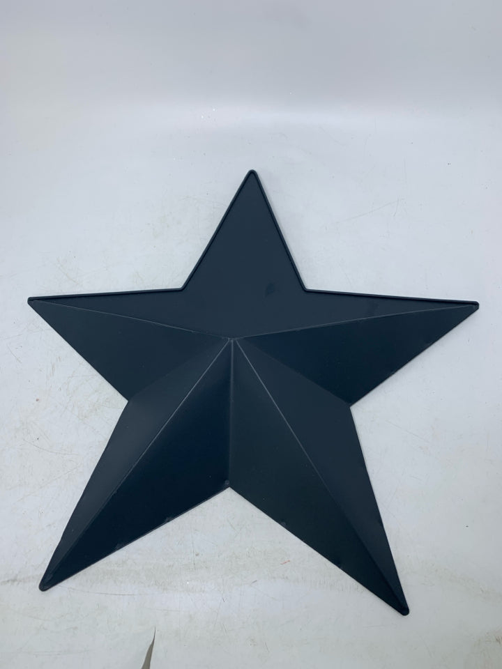 BLUE METAL STAR SHAPED WALL POCKET.