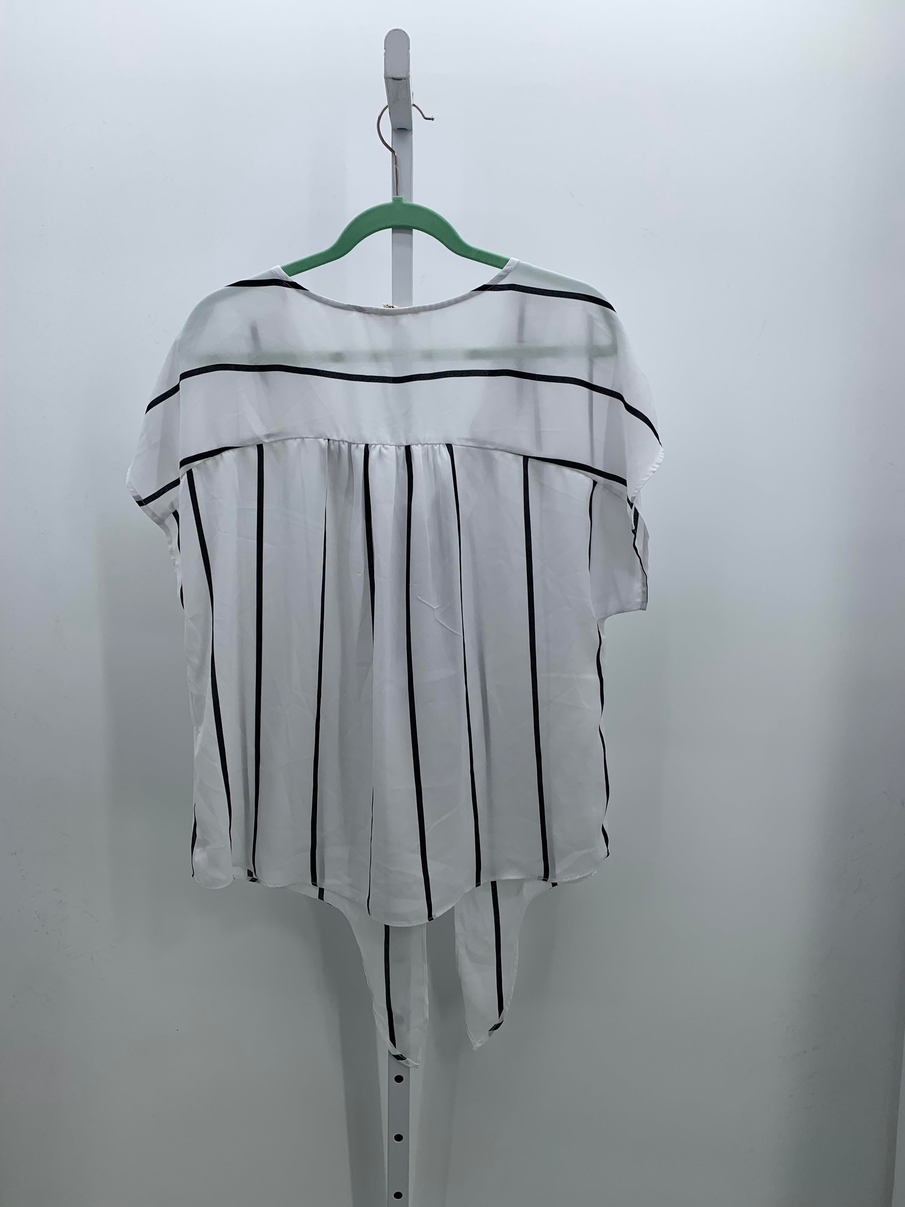 Size Extra Large Misses Short Sleeve Shirt