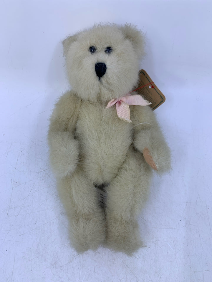 WHITE BEAR W/ PINK BOW.