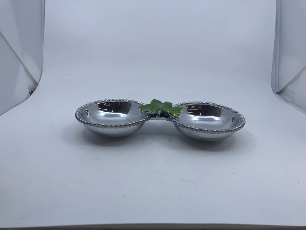 SILVER METAL 2 DISH W/ GREEN MAGNET CLOVER.