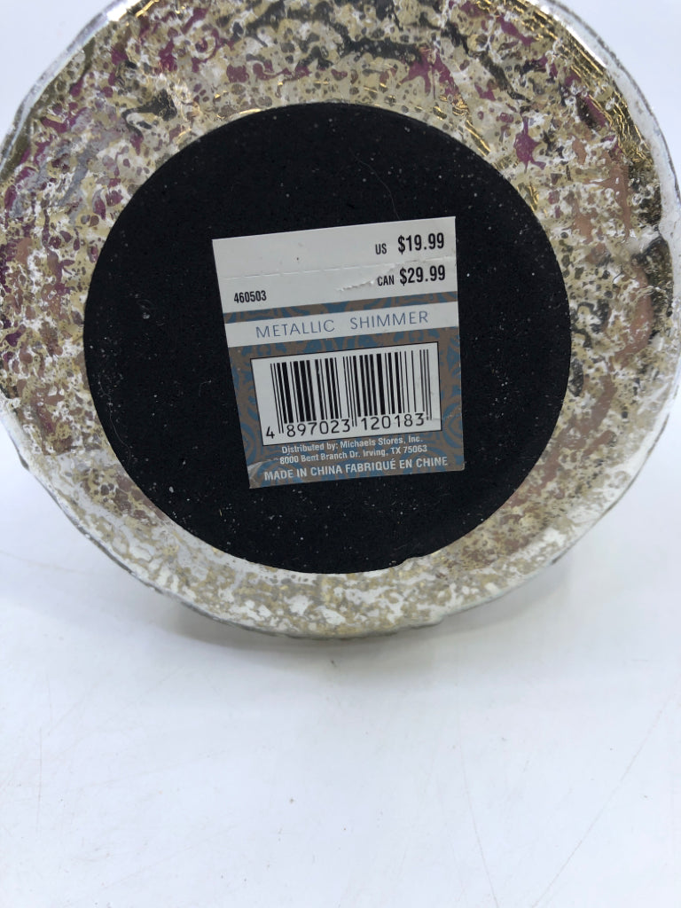 SILVER METALLIC CHRISTMAS TREE DECOR.