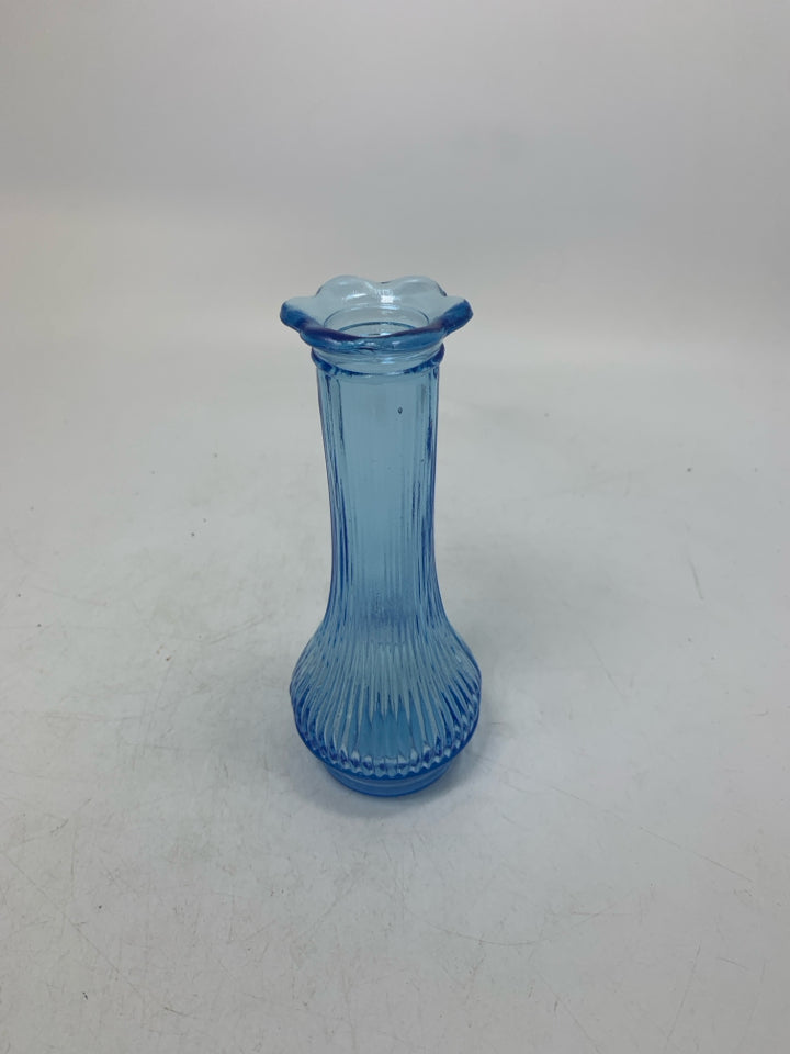 LIGHT BLUE RIBBED SMALL GLASS VASE.