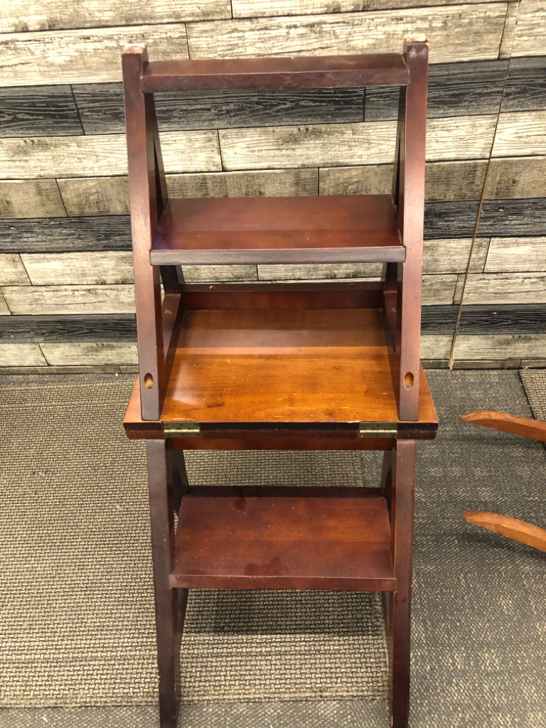 DK WOOD CHAIR/STEP LADDER *MINOR WEAR.