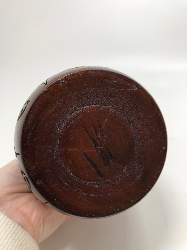 HAND-CARVED DARK WOOD PINEAPPLE CANDLE HOLDER.