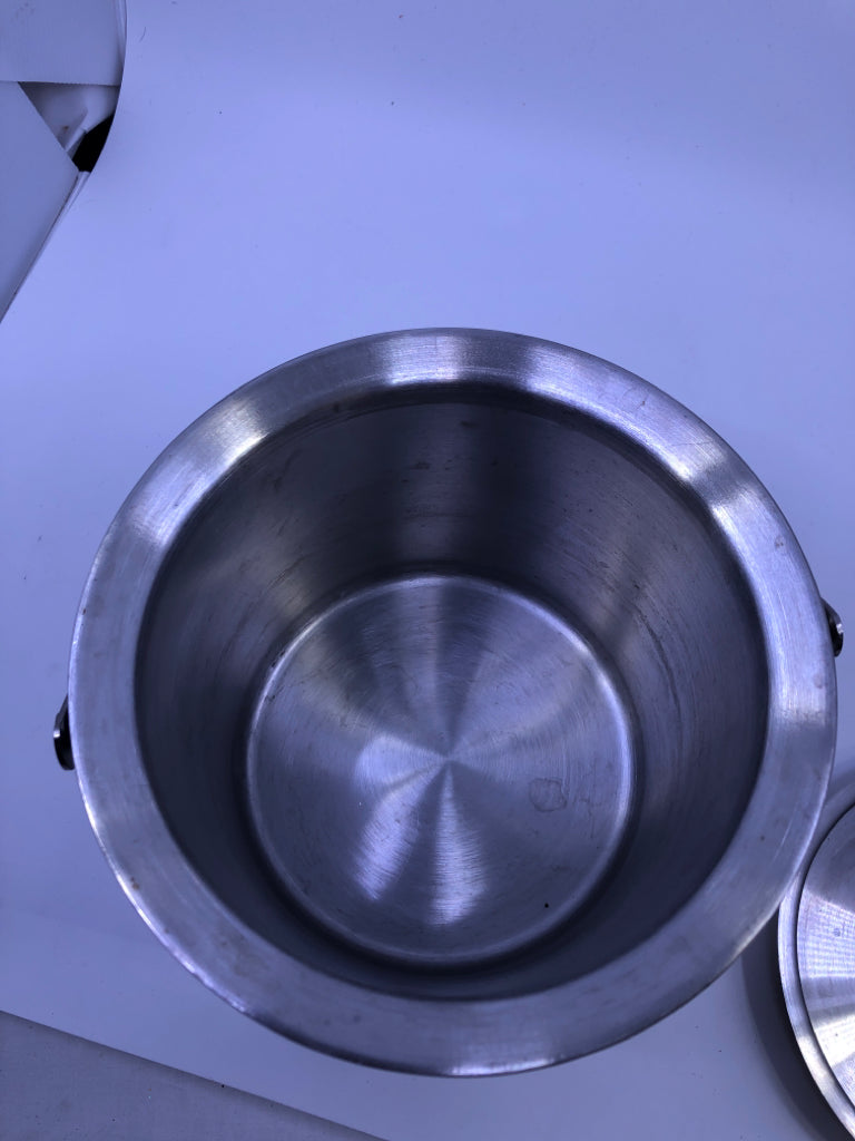 SILVER METAL ICE BUCKET W/ COVER,HANDLE.