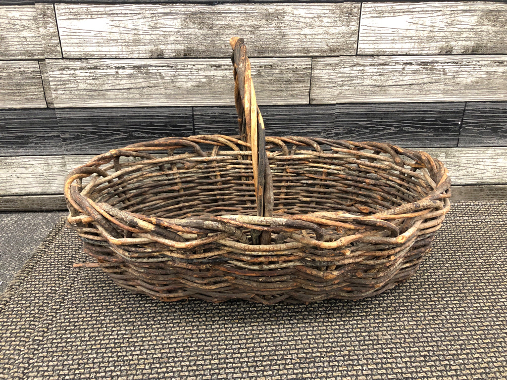 DARK TWIG WOVEN BASKET.