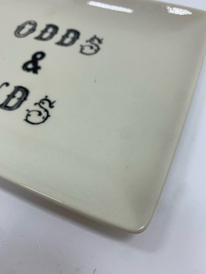 ODDS & ENDS CATCH-ALL TRAY.