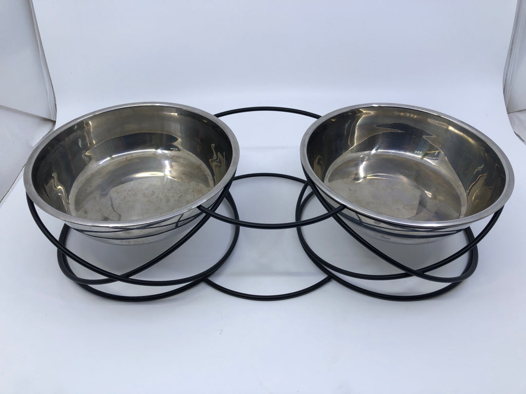 BLACK METAL STAND W 2 DOG BOWLS.