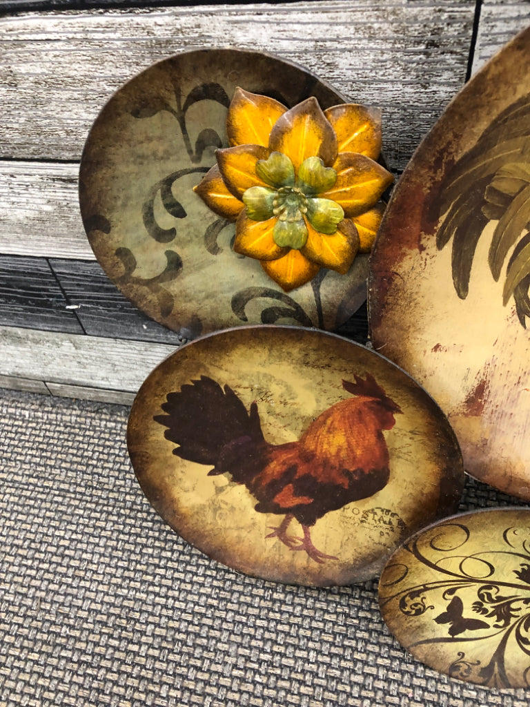 WELDED ROOSTER CIRCLES WALL HANGING.