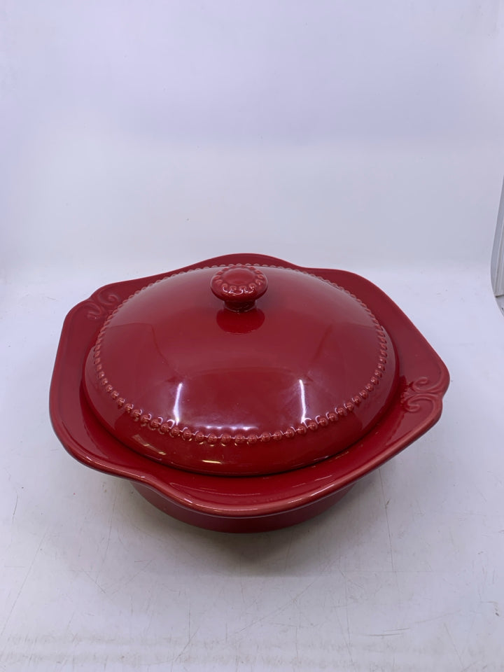 BERRY RED 2QT COVERED CASSEROLE.