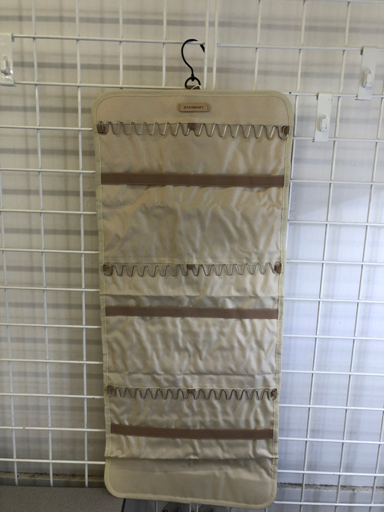 NEW FABRIC CREAM TRAVEL JEWELRY HOLDER.