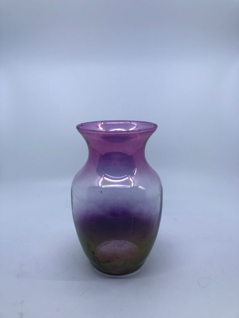 PURPLE IRIDESCENT VASE.