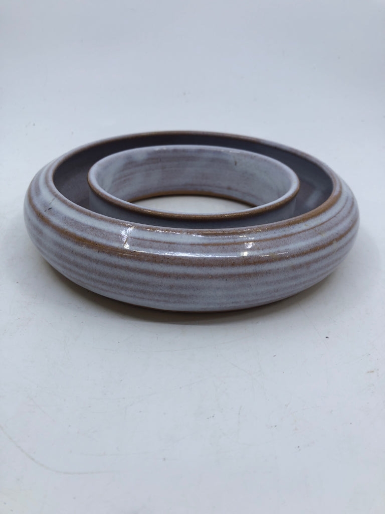 GLAZED WHITE CIRCLE SHALLOW RING VASE.