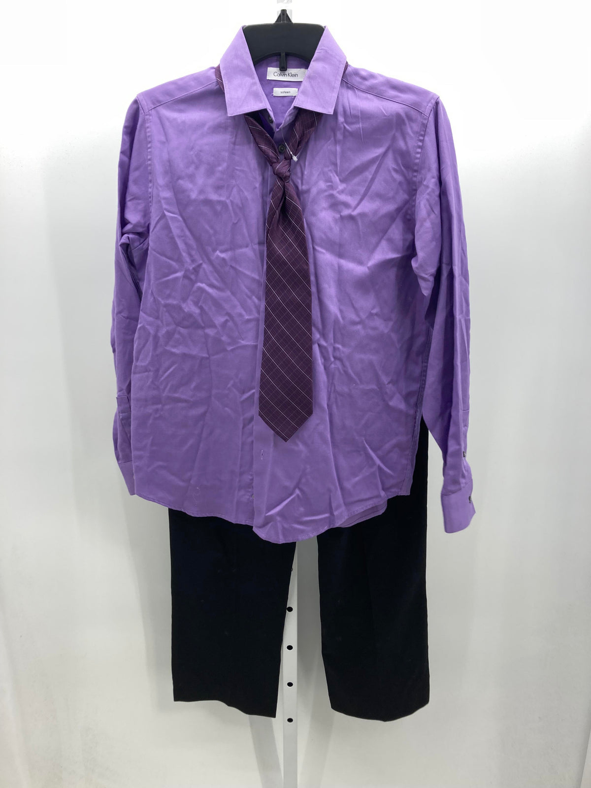 BTN DOWN SHIRT TIE AND BLACK TROUSERS