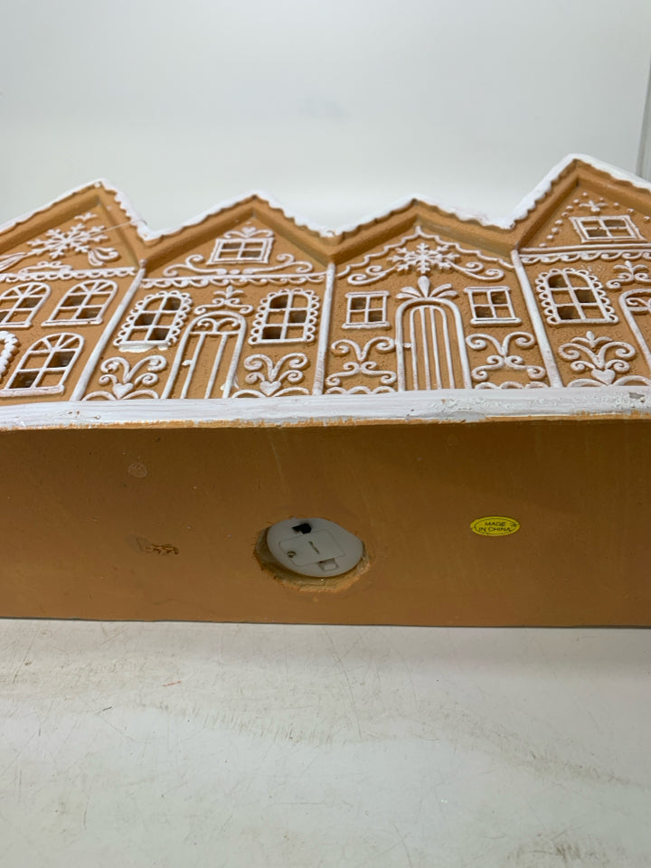 NWT LIGHT UP GINGERBREAD HOUSE.