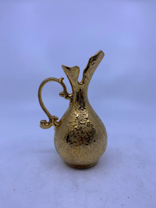 22 K GOLD VTG SMALL PITCHER W/ TEXTURE.