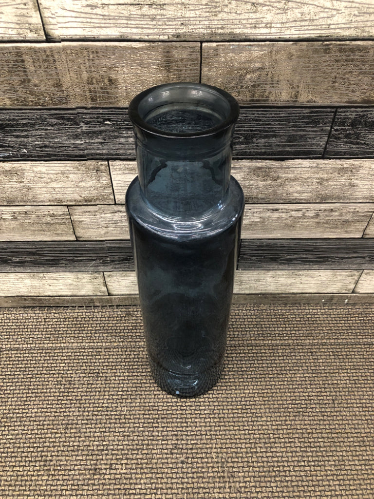 TALL BLUE GLASS FLOOR VASE.