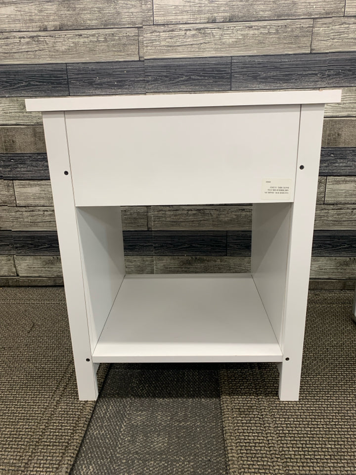 WHITE WOOD NIGHTSTAND W/DRAWER AND SHELF.