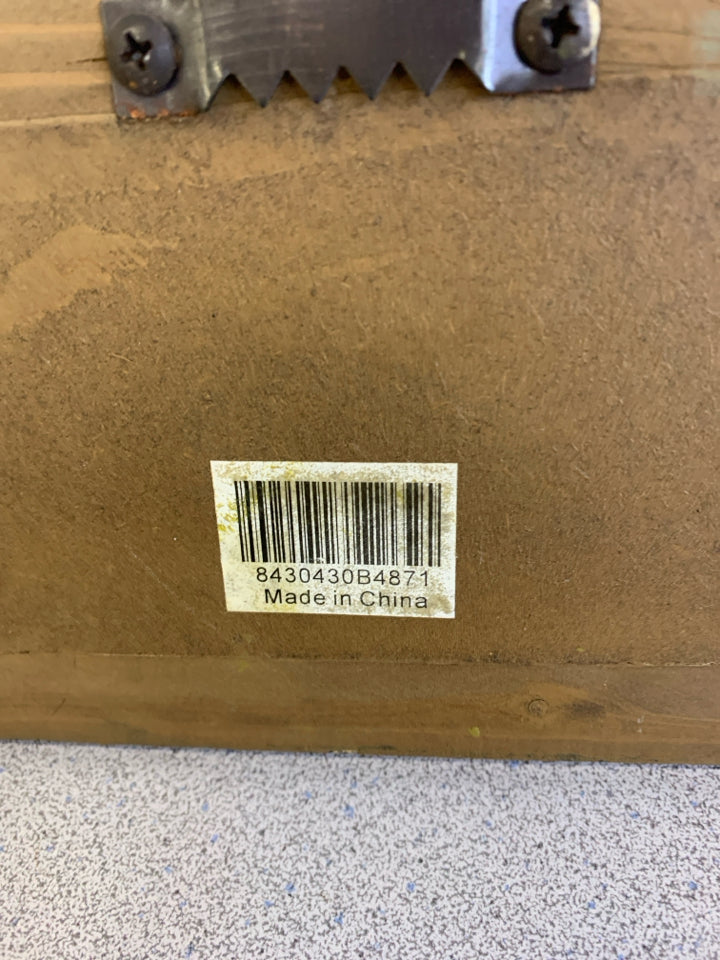 PRIMITIVE DISTRESSED SIGN 'HOME SWEET HOME'.