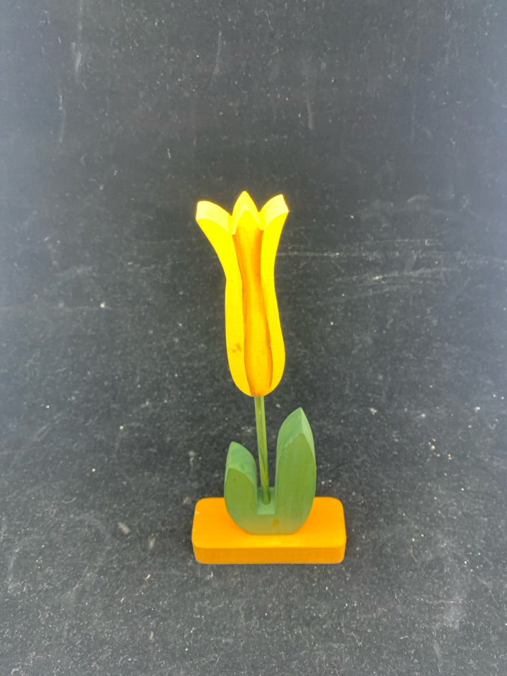 VTG YELLOW WOOD TULIP.