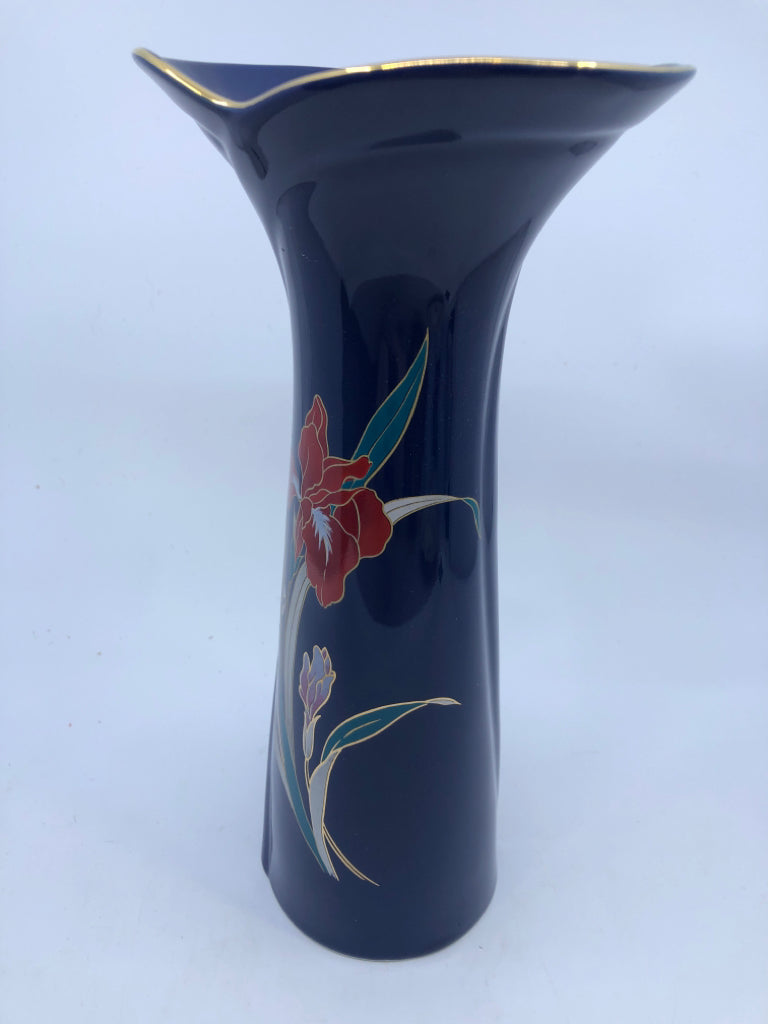 BLUE W RED/PINK FLORAL ASIAN STYLE VASE.