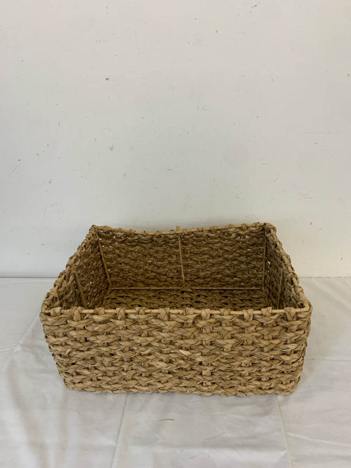 BLONDE WOVEN RECTANGLE BASKET.